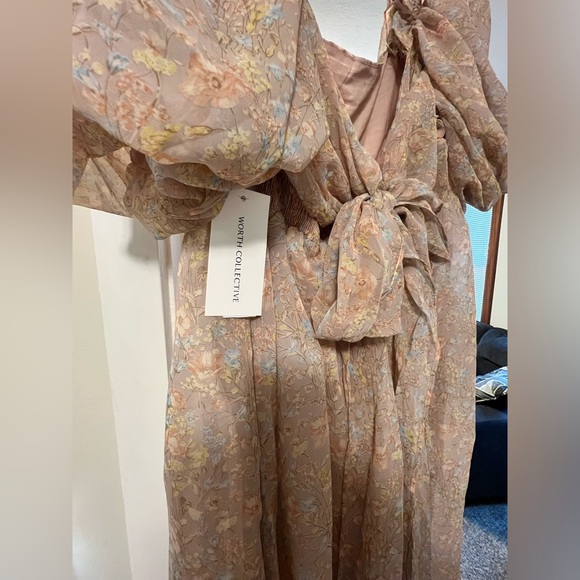 Melody Maxi Dress with Pleats and Bow Detail in Mauve Floral - Picture 5 of 6